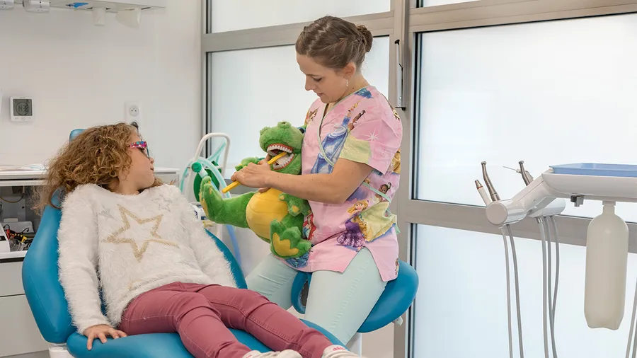Brosser les dents de mon enfant : quand et comment ?