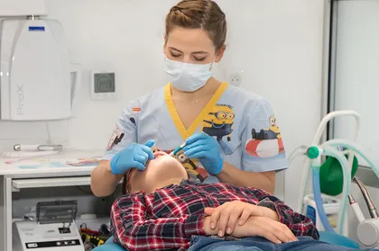 Docteur Sarah Bach, chirurgien-dentiste pédiatrique
